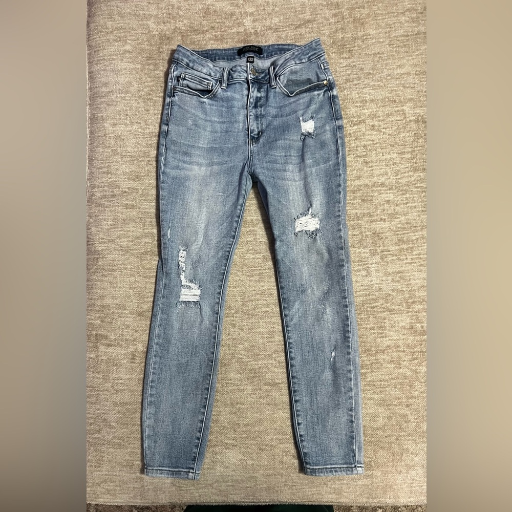 Judy Blue Distressed Skinny Jeans in Light Blue